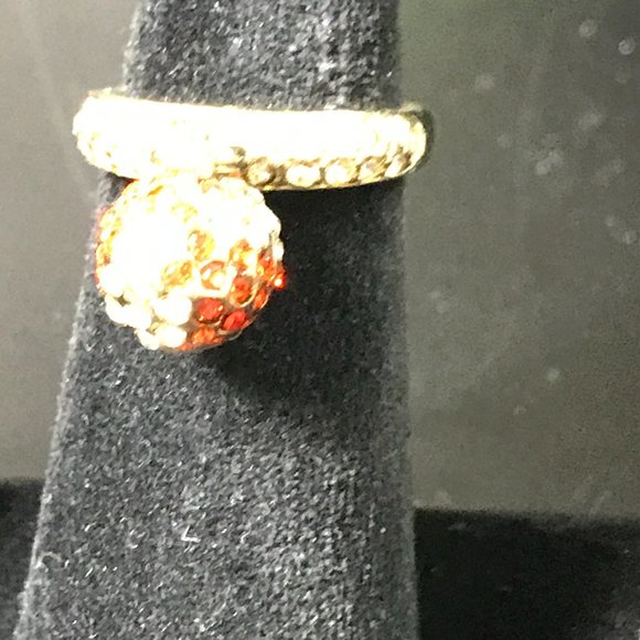 Gold Tone Ring with Rhinestones, size 7 1/2 - Picture 5 of 8